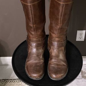 Born boots size 8 in brown